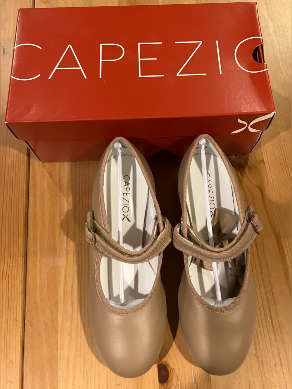 NEW Capezio Mary Jane 3800C CARNeutral Tan Mary Jane Tap Shoes Size 2M